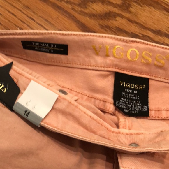 Girls peach denim shorts - Picture 3 of 4